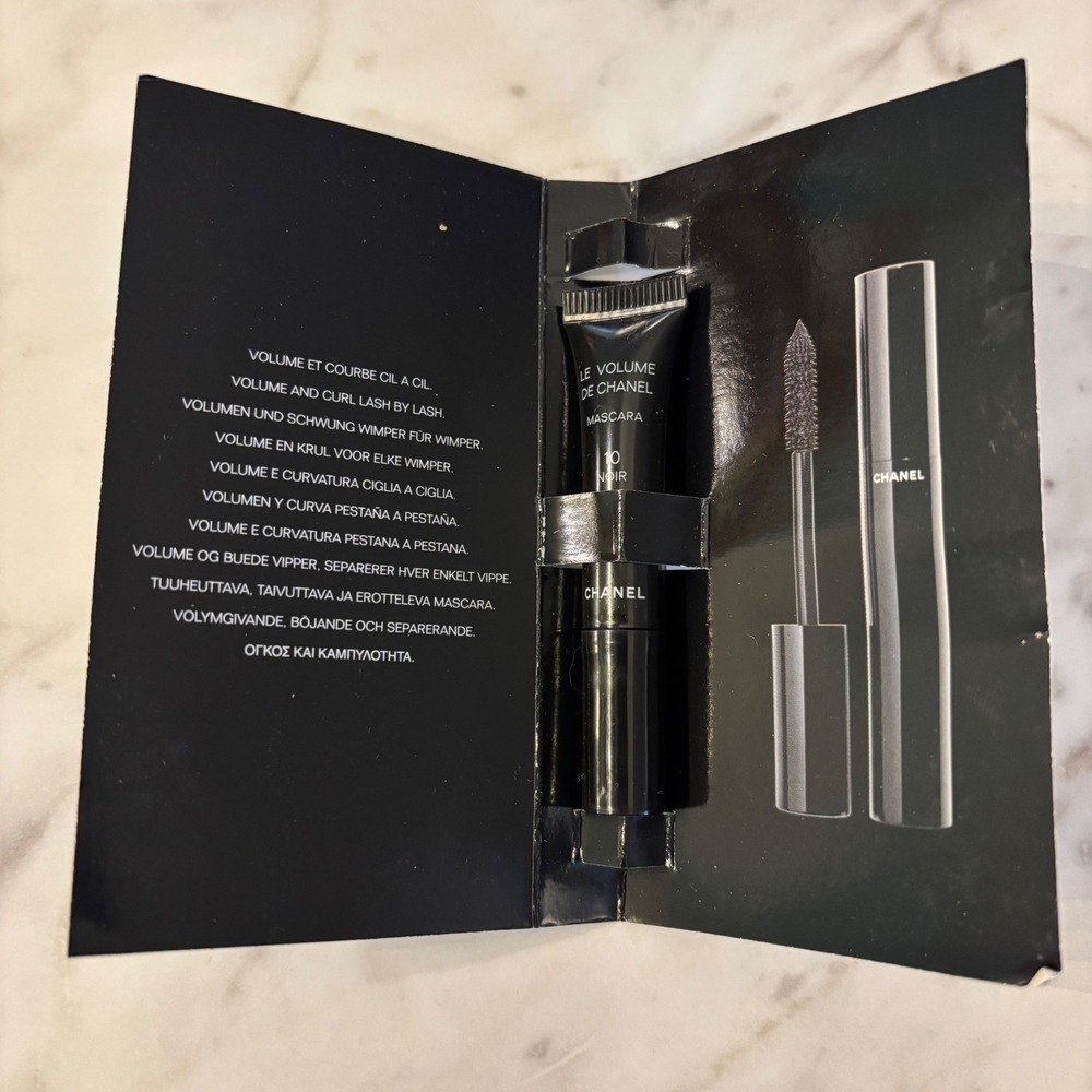 Chanel Le Volume de Chanel Mascara 10 Noir Travel Size Sample 1g 0.03oz New - Picture 2 of 3